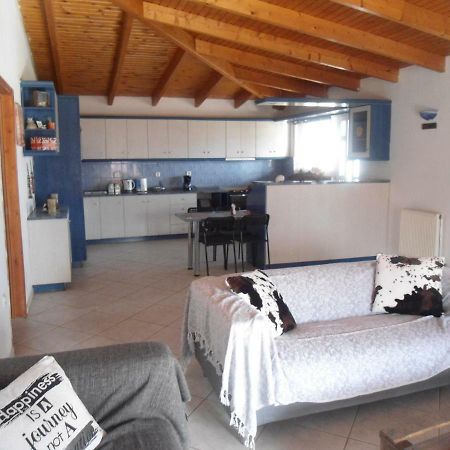 Sunny Apartment 15 Min From Airport And Sea Artemida  Bagian luar foto