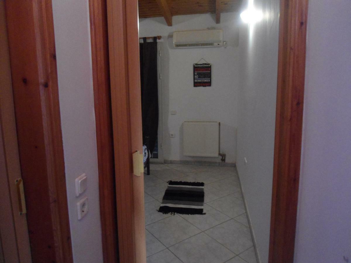 Sunny Apartment 15 Min From Airport And Sea Artemida  Bagian luar foto