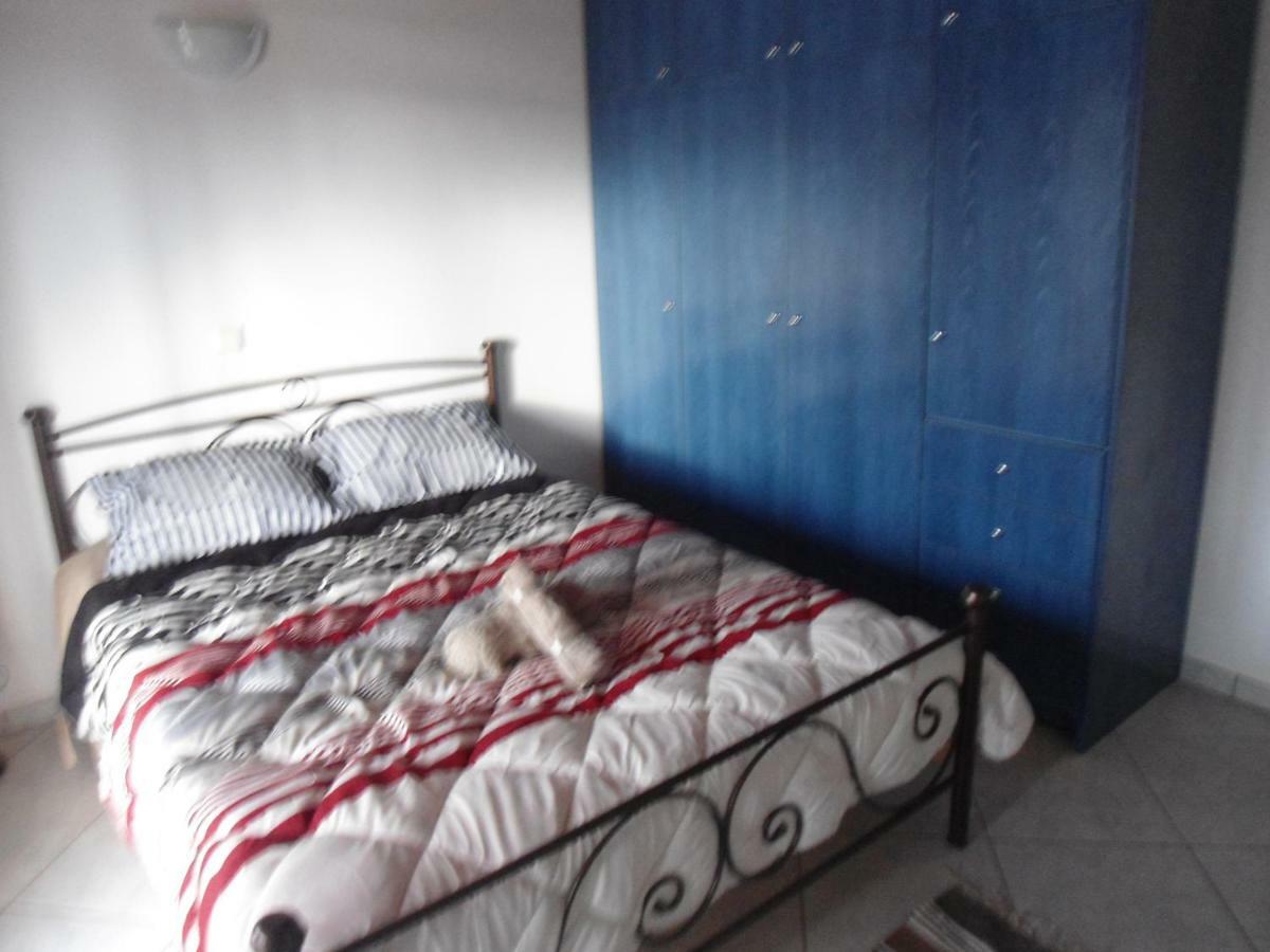 Sunny Apartment 15 Min From Airport And Sea Artemida  Bagian luar foto