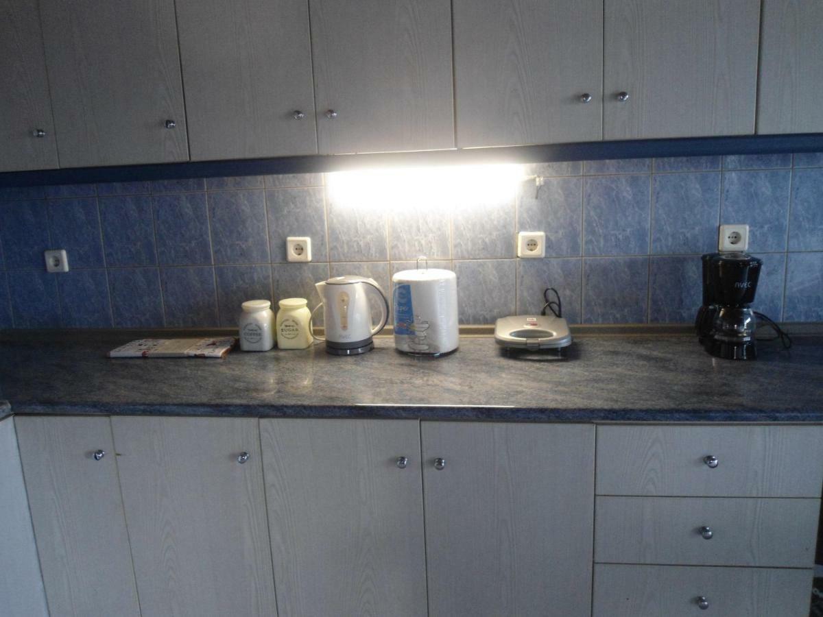 Sunny Apartment 15 Min From Airport And Sea Artemida  Bagian luar foto